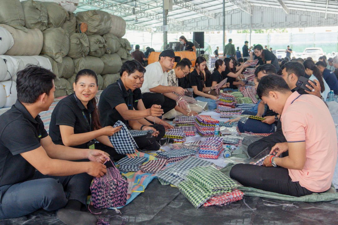 Wing Bank Employees Donate 5 Per Cent of Their Salaries to Aid Displaced Families