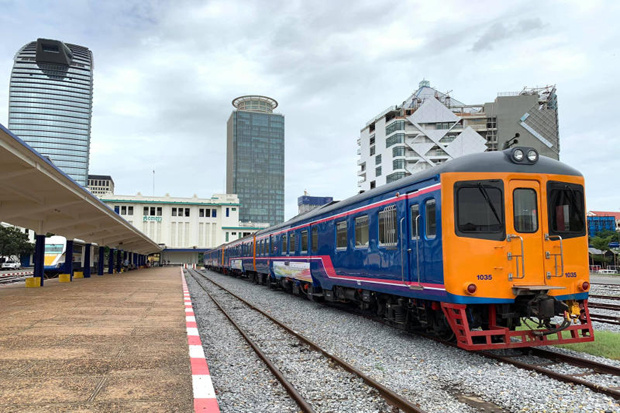 A Cambodian train running on the Phnom Penh-Poi Pet line is seen in the Cambodian capital's central train station in September 2019. (Photo: State Railway of Thailand) 