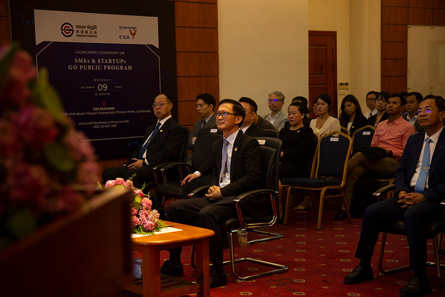 H.E. Hong Sok Hour sits in audience at the launch ceremony of the SMEs and Startups Go Public program