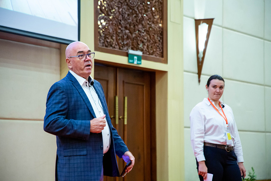 Dr. Stefan Hanselmann and Maria Hoffman speak at DigiTech 2023.