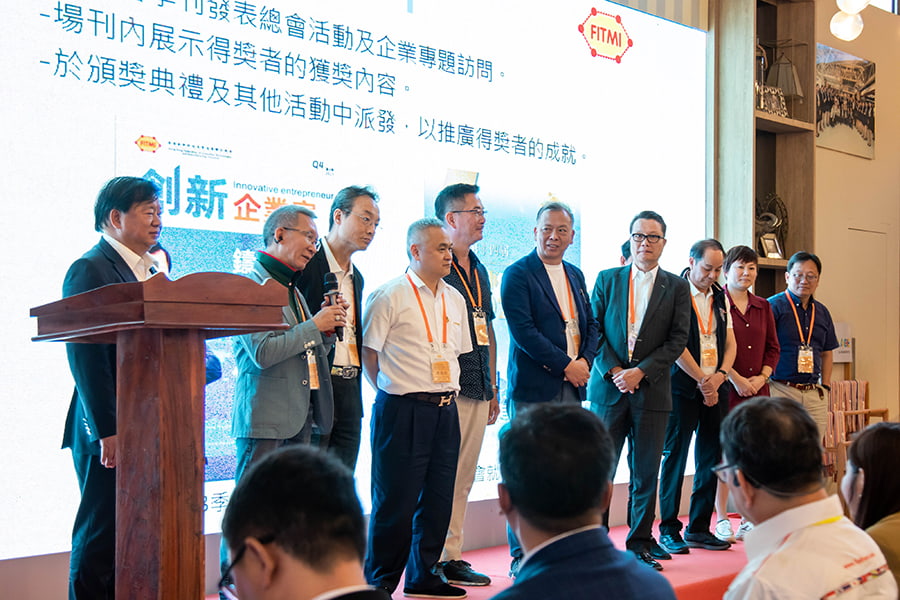 The visiting delegation from the Hong Kong Federation of Innovation Technologies Manufacturing take the stage.