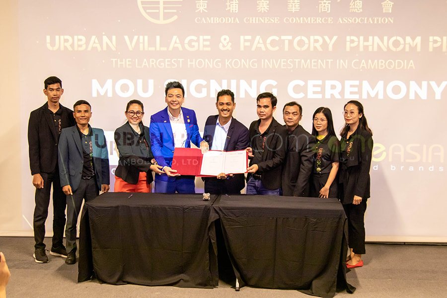 MoU signing between Urban Hub and ComZoneAsia.