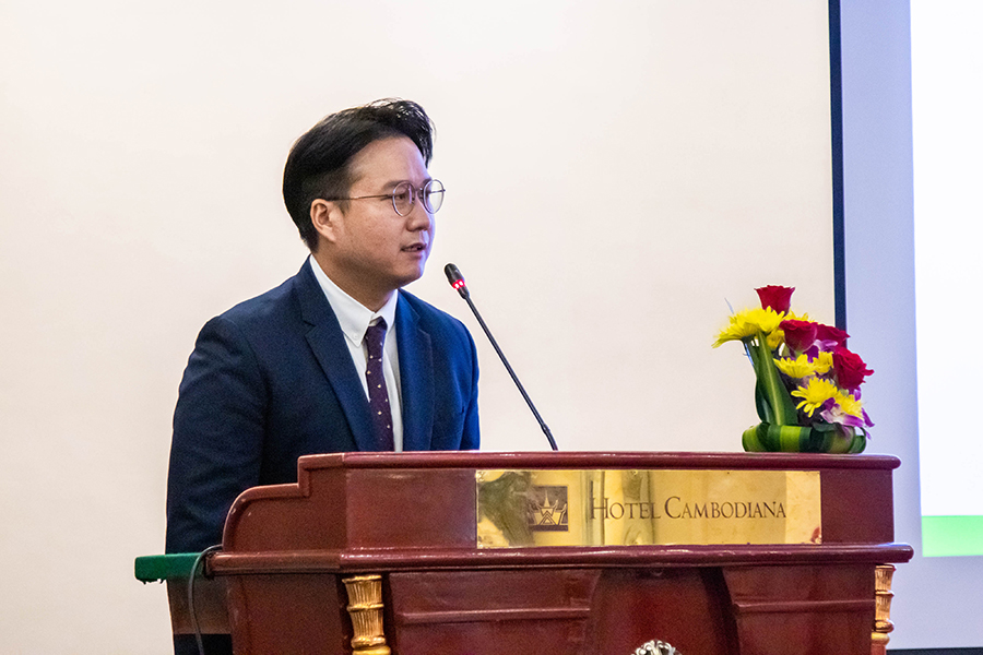 Palawat Palawatvichai, Deputy Managing Director of PTT’s non-oil businesses, speaking at the CRA workshop.