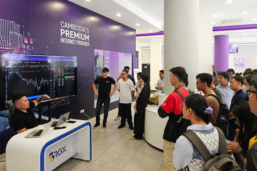 Prospective RGX users observing a live trading demonstration at the first 'Hello RGX' event on January 18, 2024.